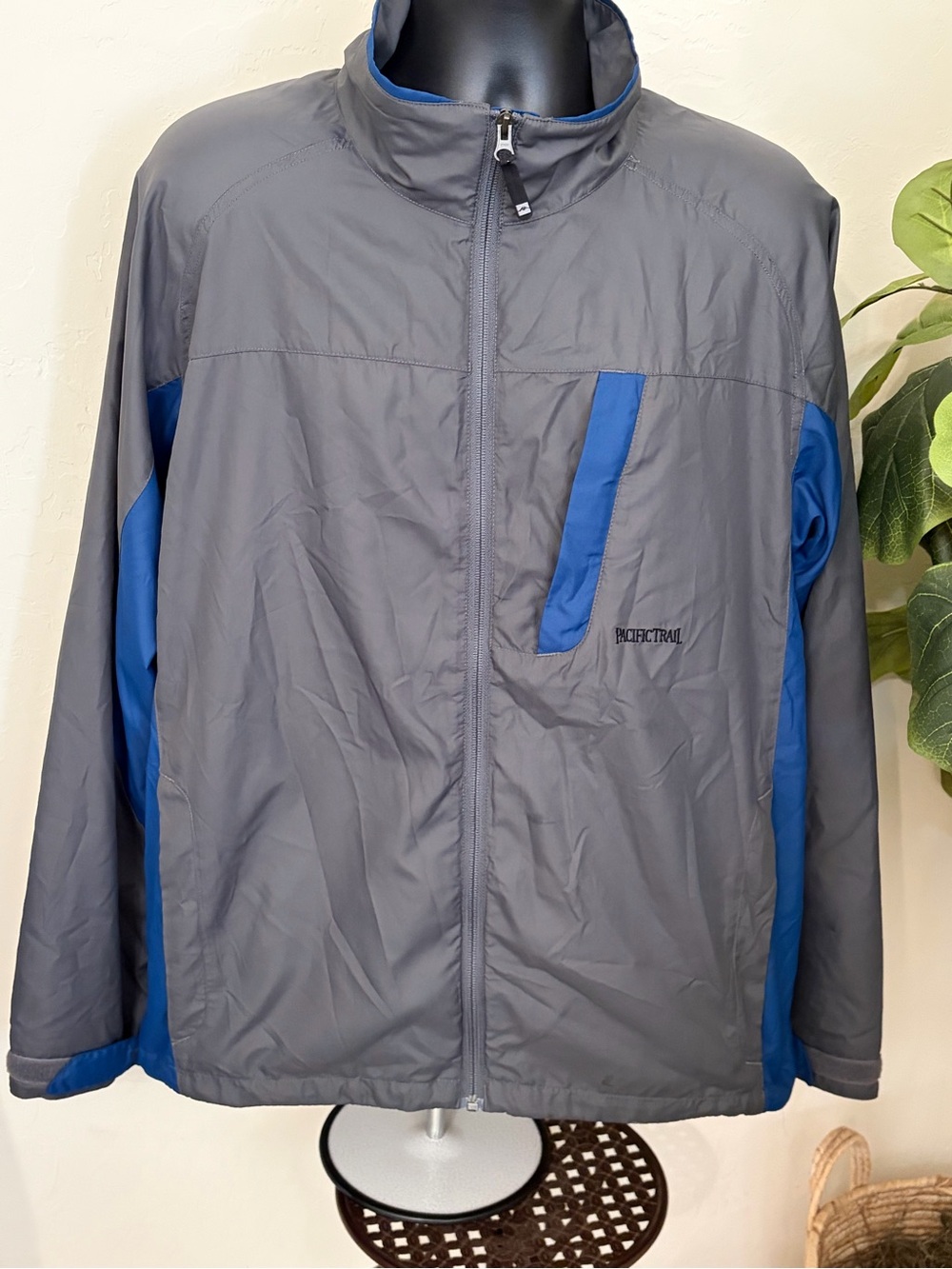 Pacific Trail Men’s Gray and Blue Lightweight Jacket